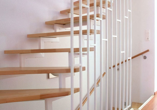 Treppe mit massiven Holzstufen