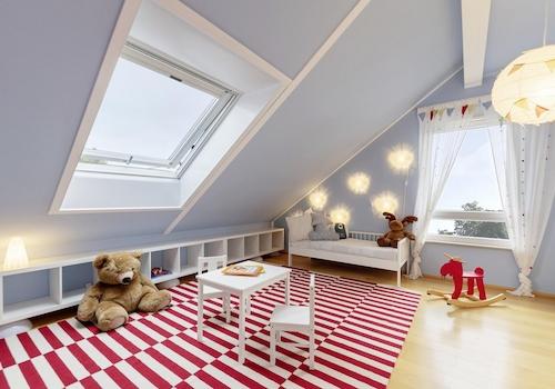 helle Zimmer im Dachgeschoss