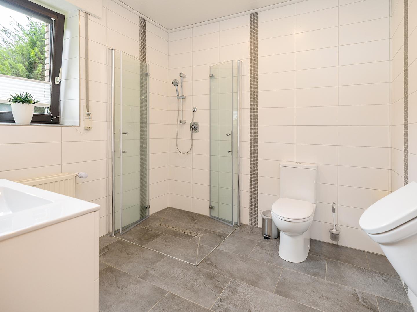 Badezimmer EG