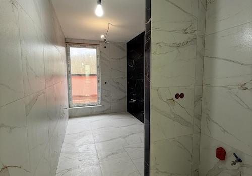 Badezimmer mit Dusche