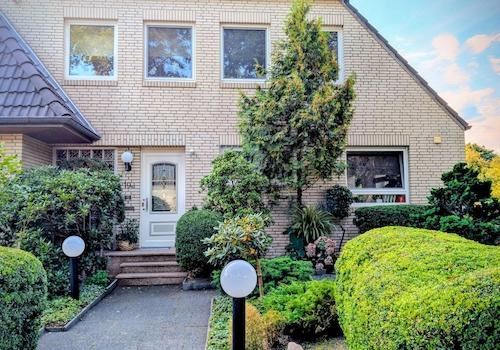 Hauseingang mit Vorgarten