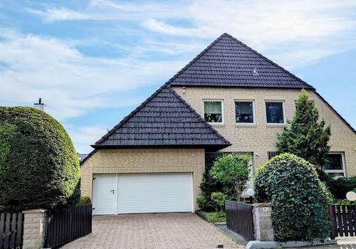 Große Garage und Stellplatz