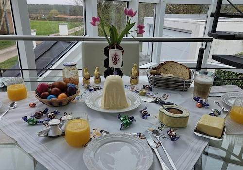 Osterfrühstück im Glashaus