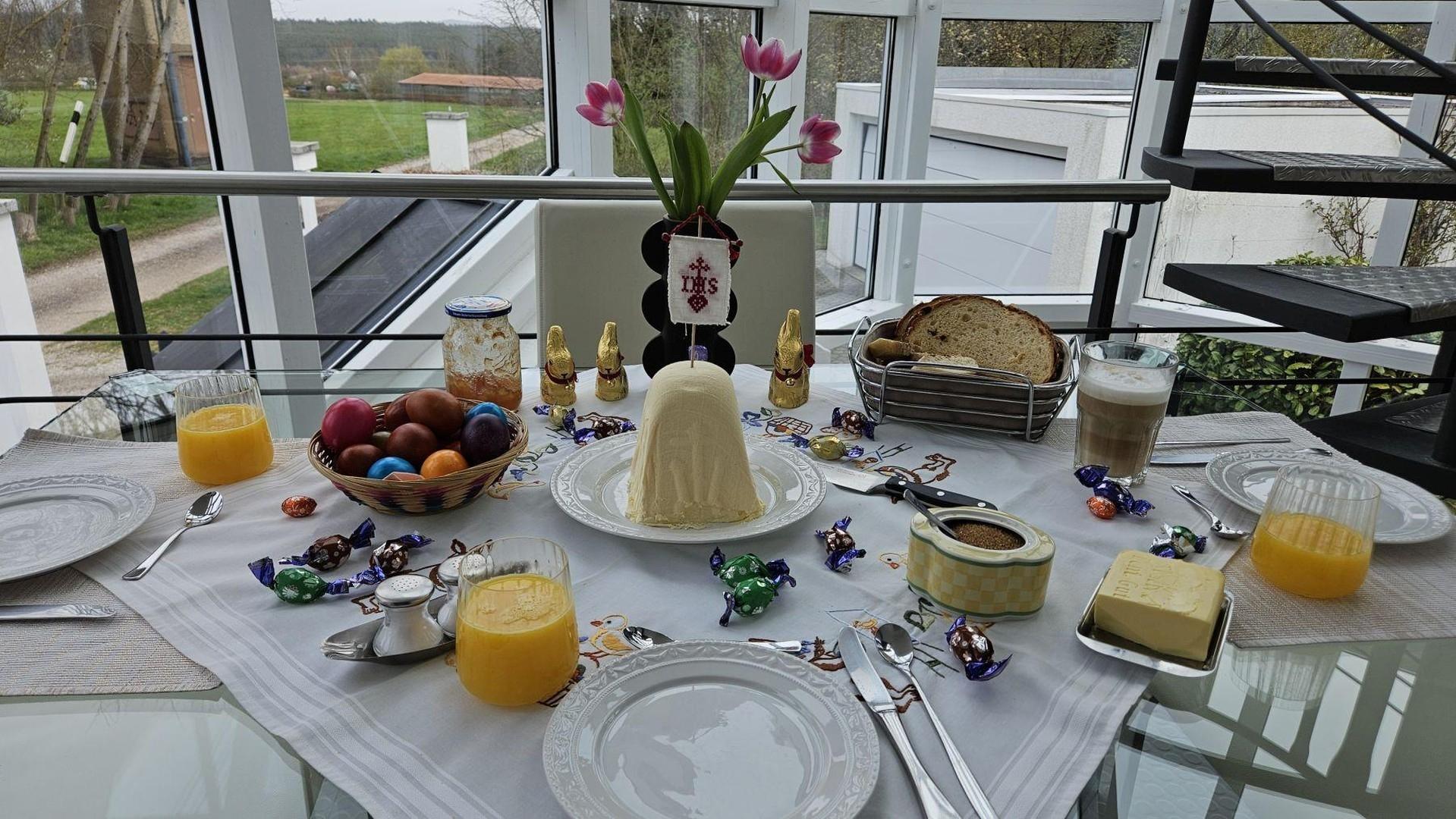 Osterfrühstück im Glashaus