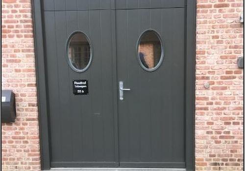 Zweiflügelige Eingangstür