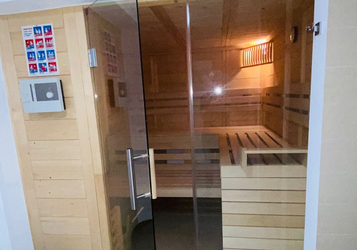 Sauna mit Wellness-Dusche