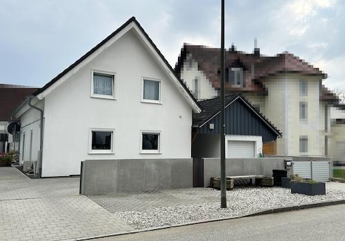 Haus-Außenansicht-Vorne