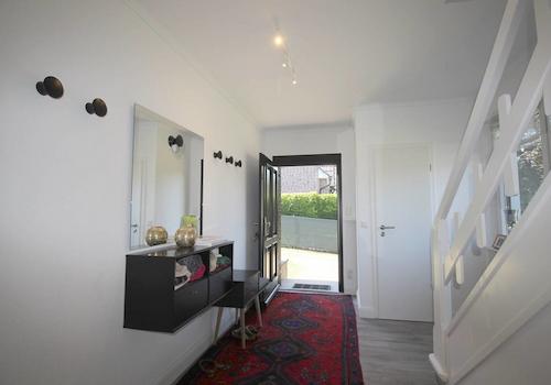 Blick auf Eingangstür u. Gäste-WC