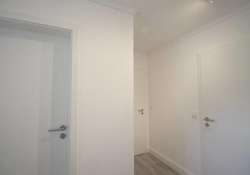 Flurblick DG mit insg. 4 Zimmerzugängen