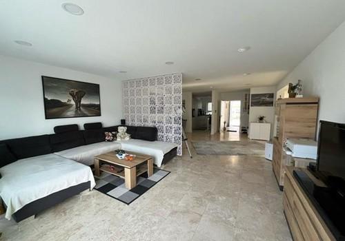 Wohnzimmer, Sicht zum Eingang