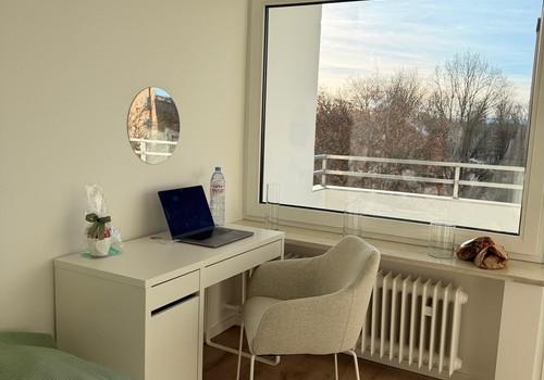 Zimmer mit Balkon und Aussicht