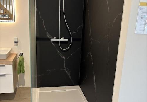 Neue ebenerdige Dusche