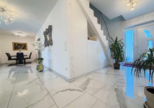 Einbauschränke unter der Treppe