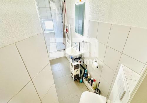 OG1 Wohnung / Bad Dusche / Handtuchwärmer