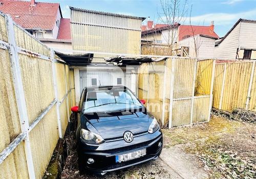 Parkplatz / Zufahrt Garage