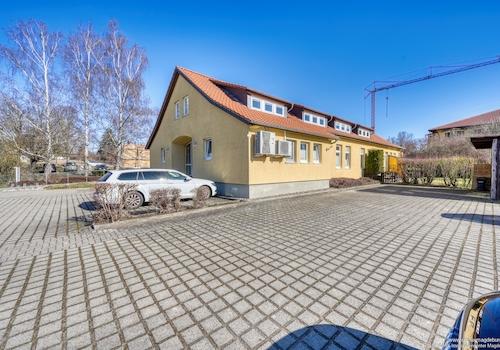 Grundstück - Parkplätze