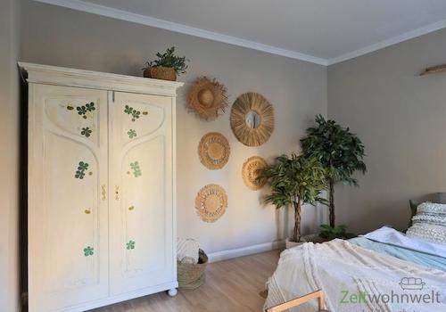 schöner Kleiderschrank