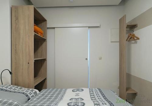 Schlafzimmerschrank und Garderobe