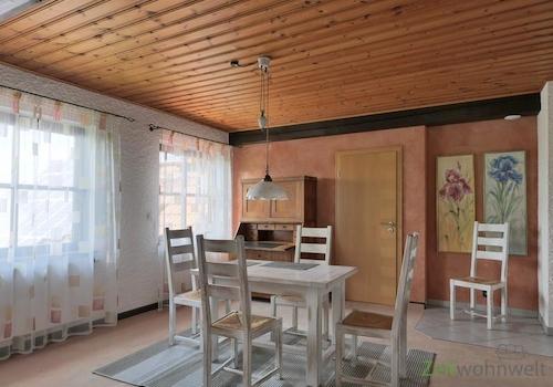 Esstisch im Wohnzimmer