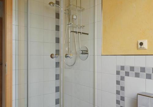 Dusche im Bad