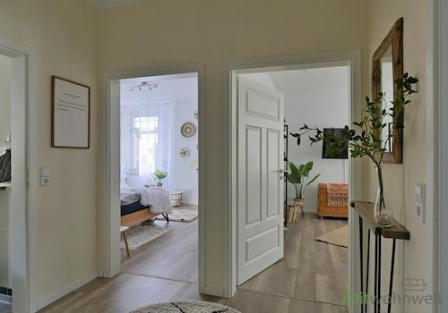 großer Wohnungsflur