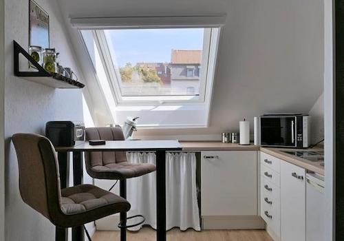 Küchennische mit Bar-Hockern