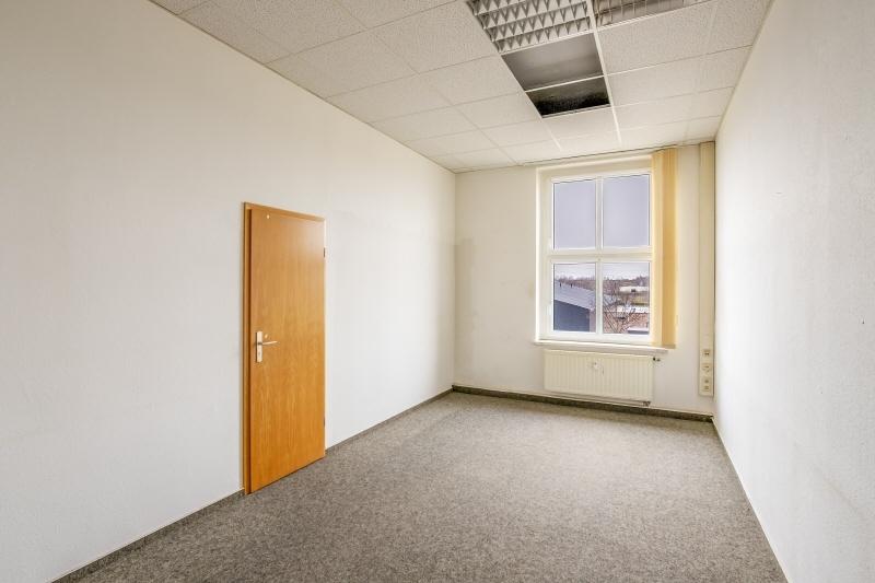 kleines Bürozimmer im 1 Obergeschoss