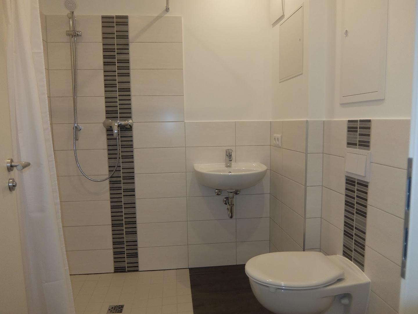 Bad mit ebenerdiger Dusche