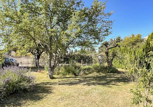 Gartenydill mit kleinem Teich