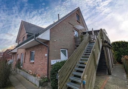 Außenaufgang zu der Wohnung im Obergeschoss