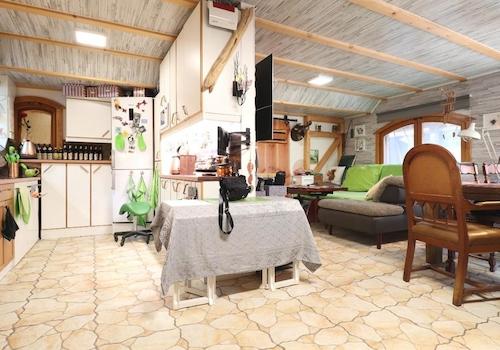 Offener Wohn- und Küchenbereich