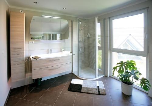 Bad mit Dusche+ Infrarotkabine