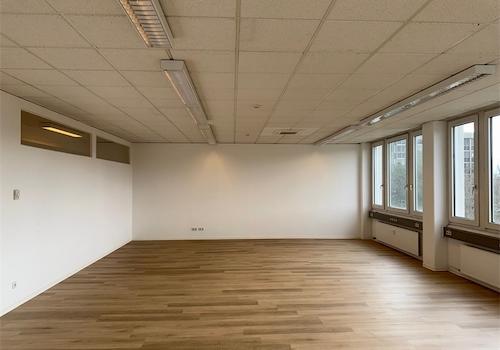 Rechte Seite, großes Büro