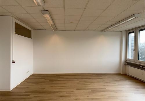 Rechte Seite vom Büroeingang