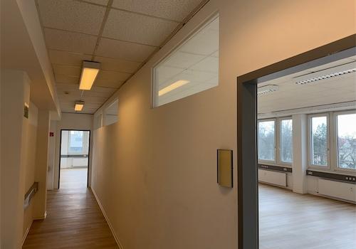 Büroflur rechte Seite vom Eing