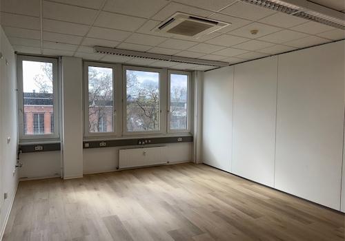 Büro, linker Eingang vom Büro