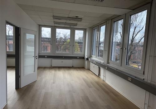 Eckbüro linke Seite vom Büroei