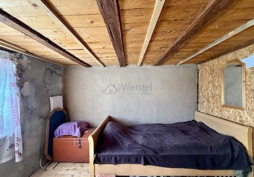 Lehm-Wände und Decke bereits saniert