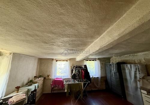 Noch nicht sanierte Decke