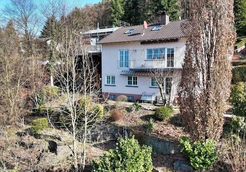 Ansicht Süd-West mit Garten