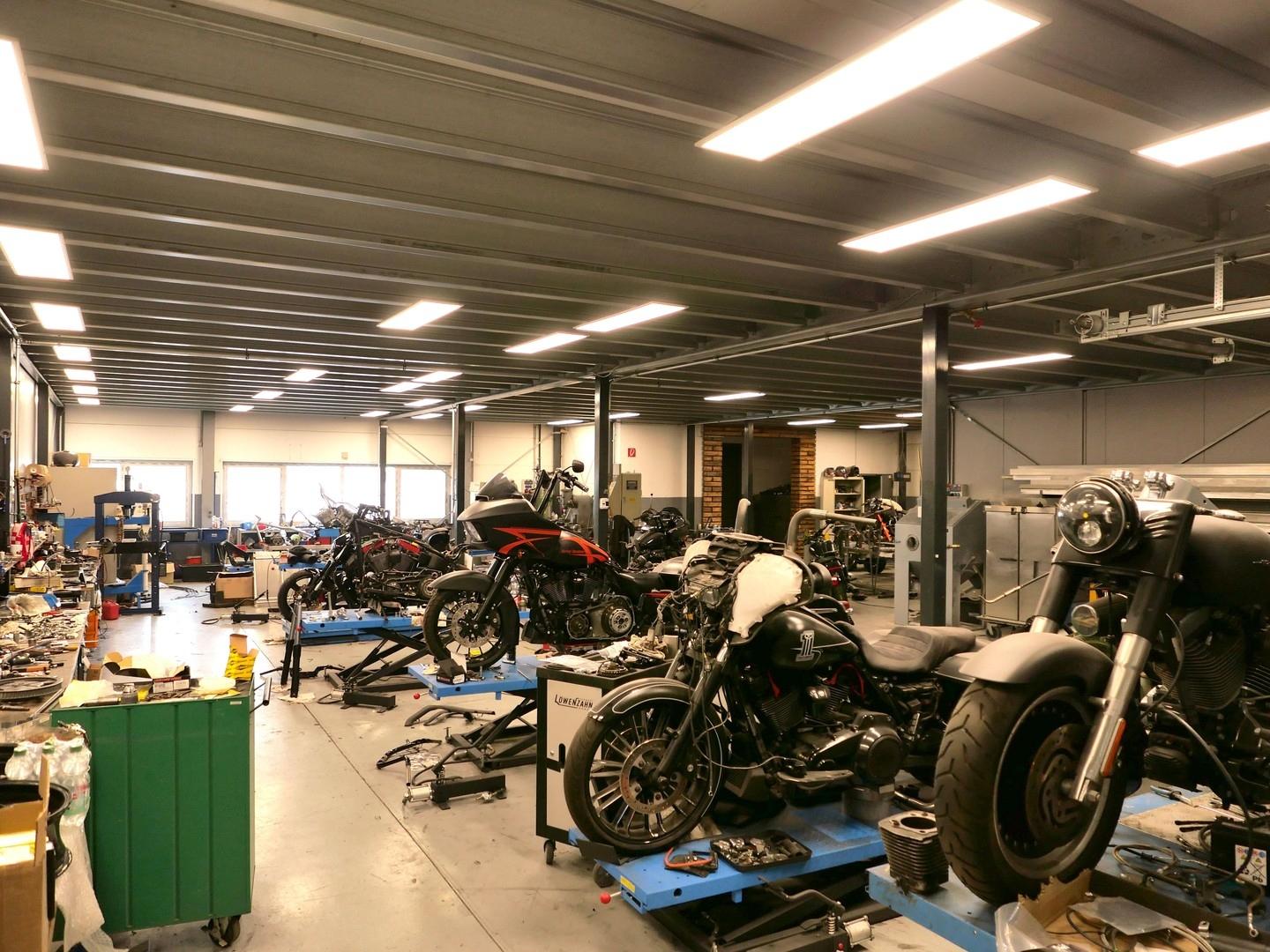 Halle / Motorradwerkstatt