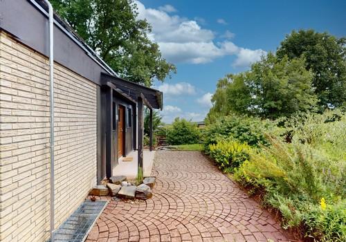 Überdachter Eingangsbereich