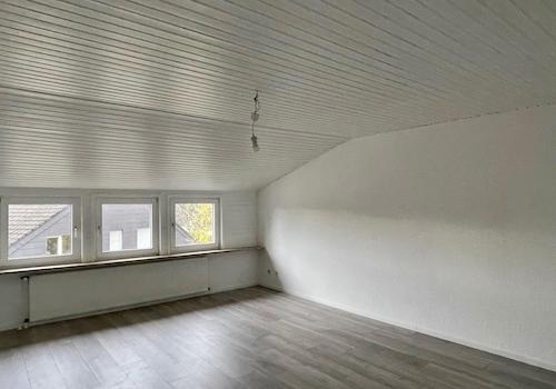 Wohnzimmer ca. 4,8 x 5,8 m