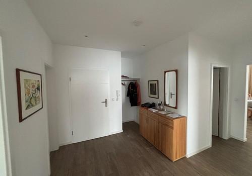 Eingang m. Garderoben-Ecke