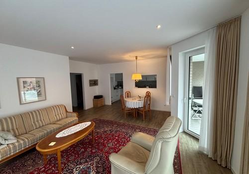 Wohn-Esszimmer mit Durchreiche