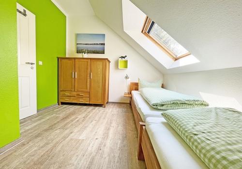 Schlafzimmer m. 2 Einzelbetten