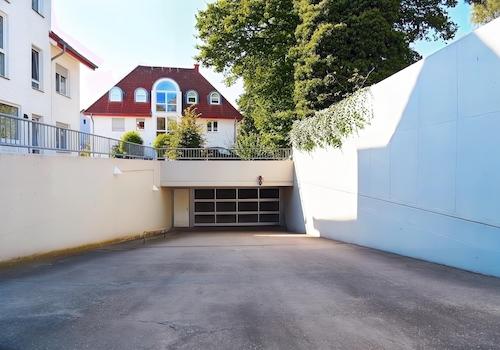 Tiefgarageneinfahrt