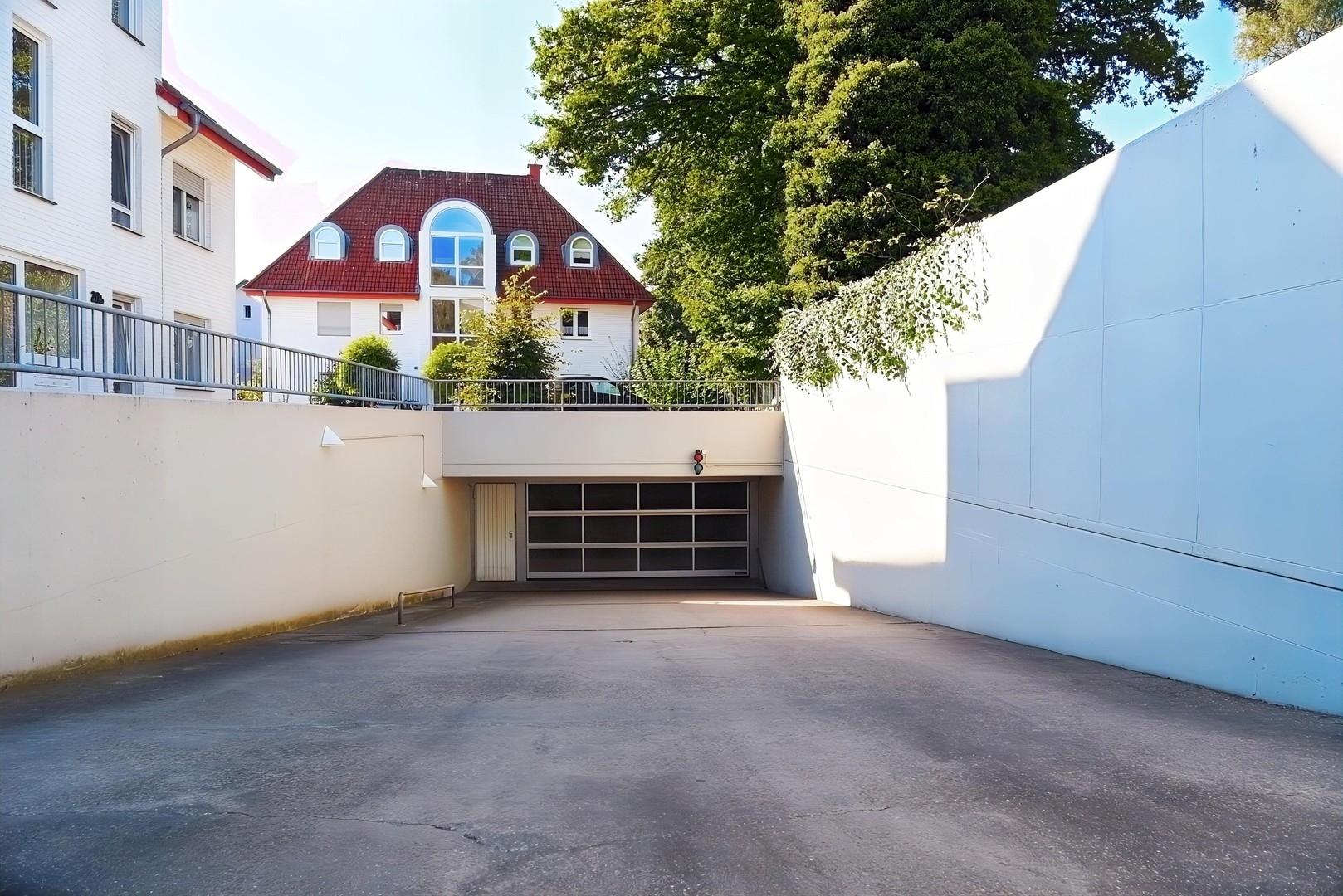 Tiefgarageneinfahrt