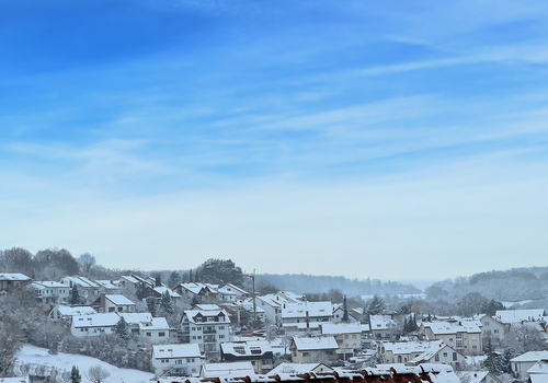 Blick nach Westen auf den Ort