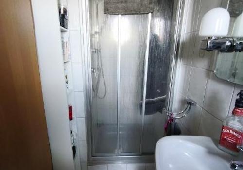 Gäste-Bad mit Dusche Bild 2